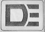 D    三